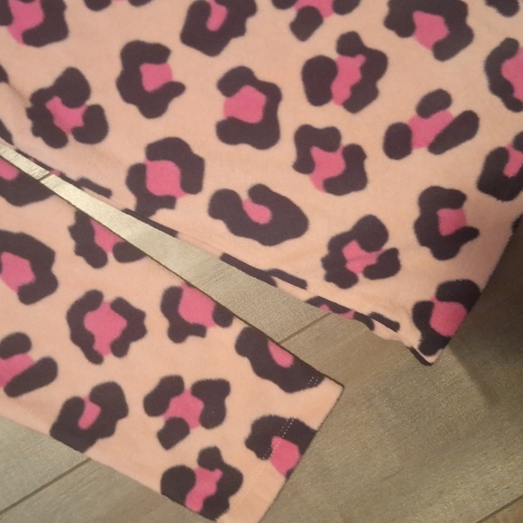 Glacier Fleeze Animal Print Hoodie - Picture 3 of 6